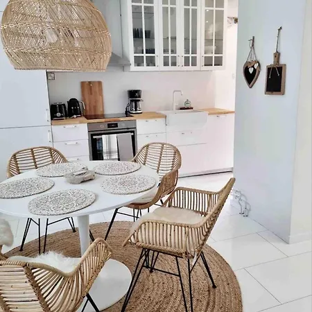 Bright Two In A Prime Location Apartman